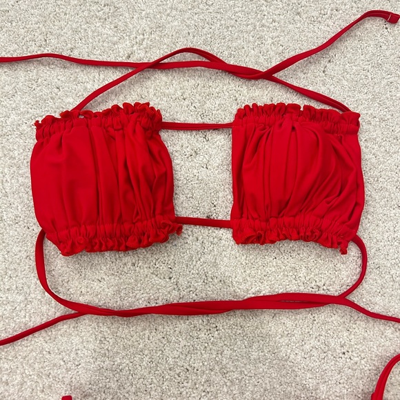 RED BIKINI - Picture 7 of 8